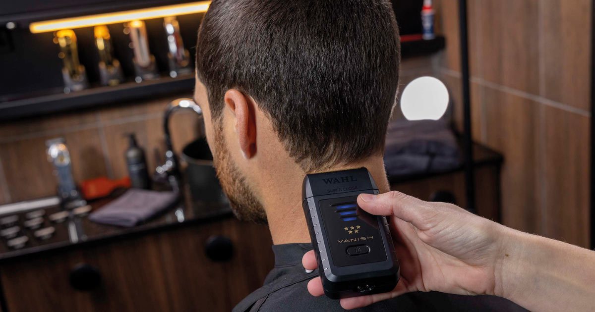 Wahl 5 Star Vanish Foil Shaver in use